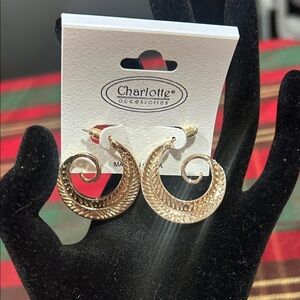 Major Blowout Sale!!!
Charlotte Gold Textured Swirl Earrings